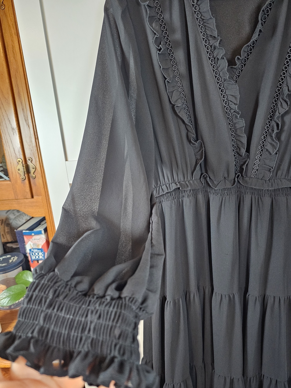 GiGiO Black Long Sleeve Tiered Maxi Dress Ruffle V-Neck Smocked Cuffs L Gothic - Picture 3 of 10